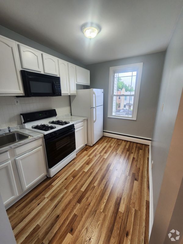 Building Photo - 5826 60th Ln