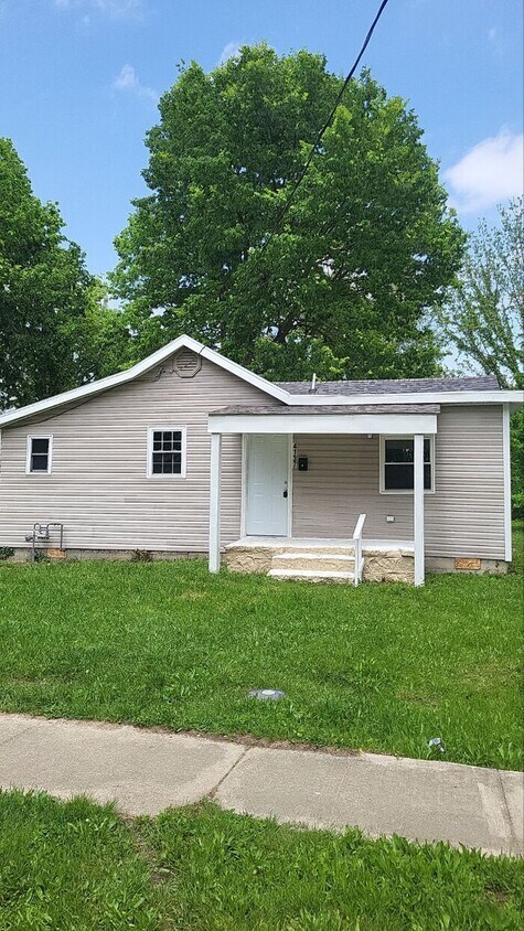 Primary Photo - Cozy 2 Bed 1 Bath Home!