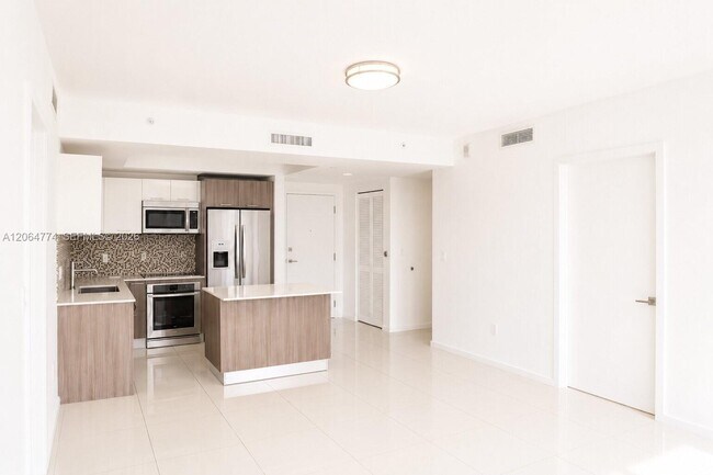 Building Photo - 5300 Paseo Blvd