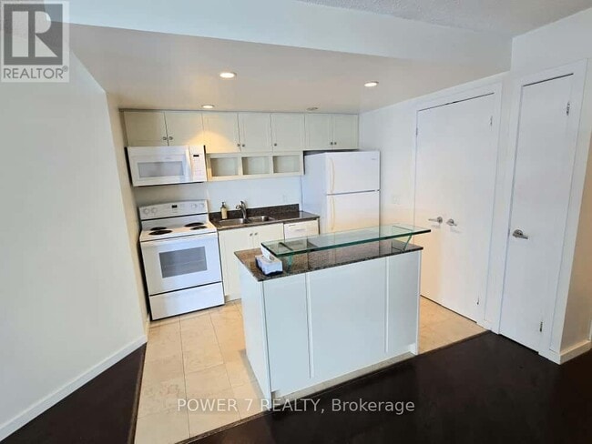 Building Photo - 8 York St