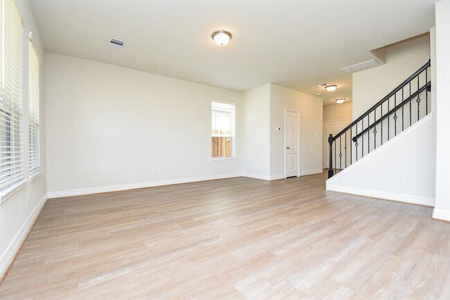 Building Photo - 27131 Grey Fox Run