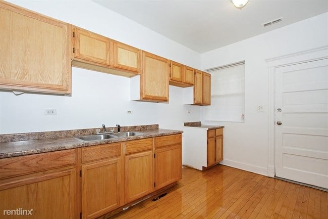 Building Photo - 2 br, 1 bath Apartment - 7657 S Morgan St