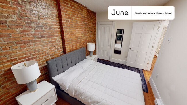 Building Photo - Private bedroom in 4 bed/2 bath Home