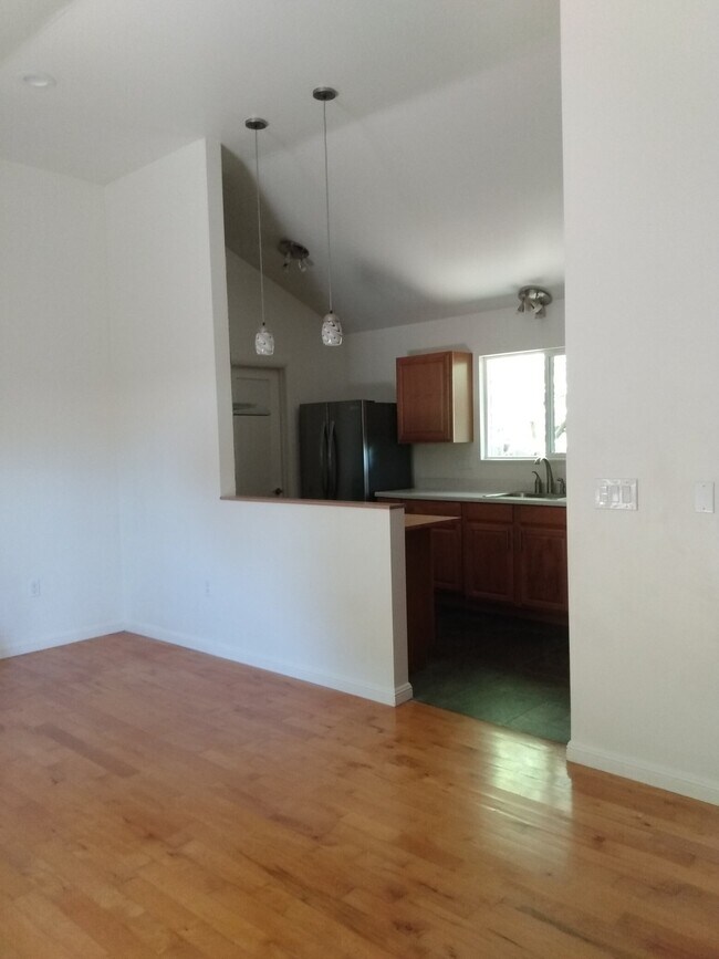 Foto del edificio - 5736 Orchard Ln