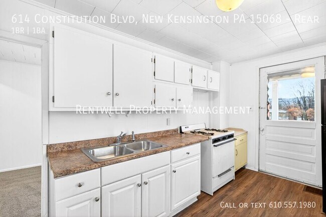 Foto del edificio - 614 Constitution Blvd