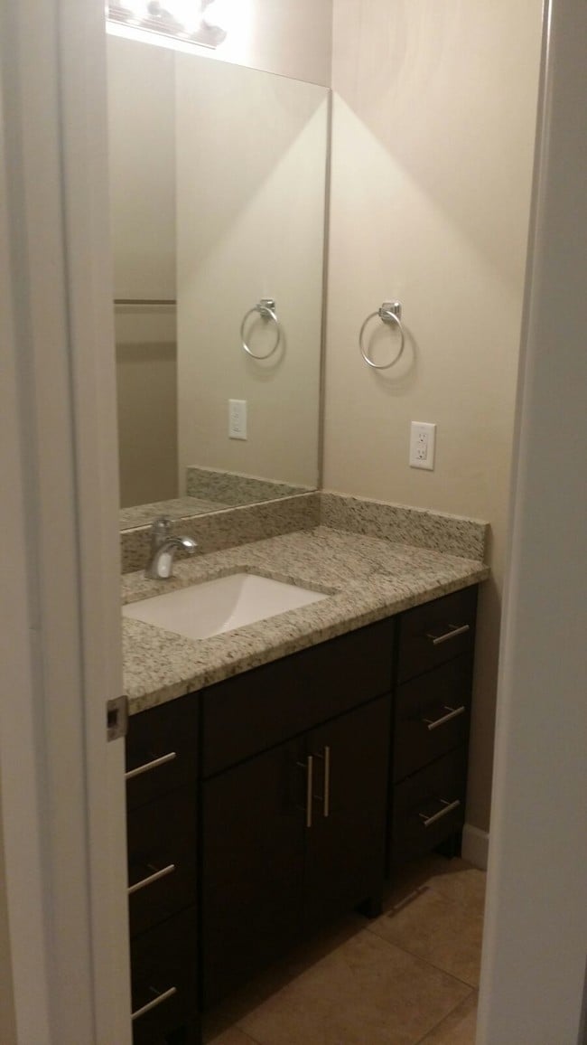 Contemporary Baths - 901 E Redbud Ave