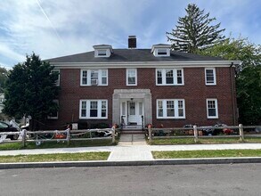 Building Photo - 175 Putnam St