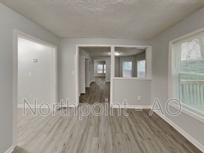 Foto del edificio - 1214 Bolton Rd NW