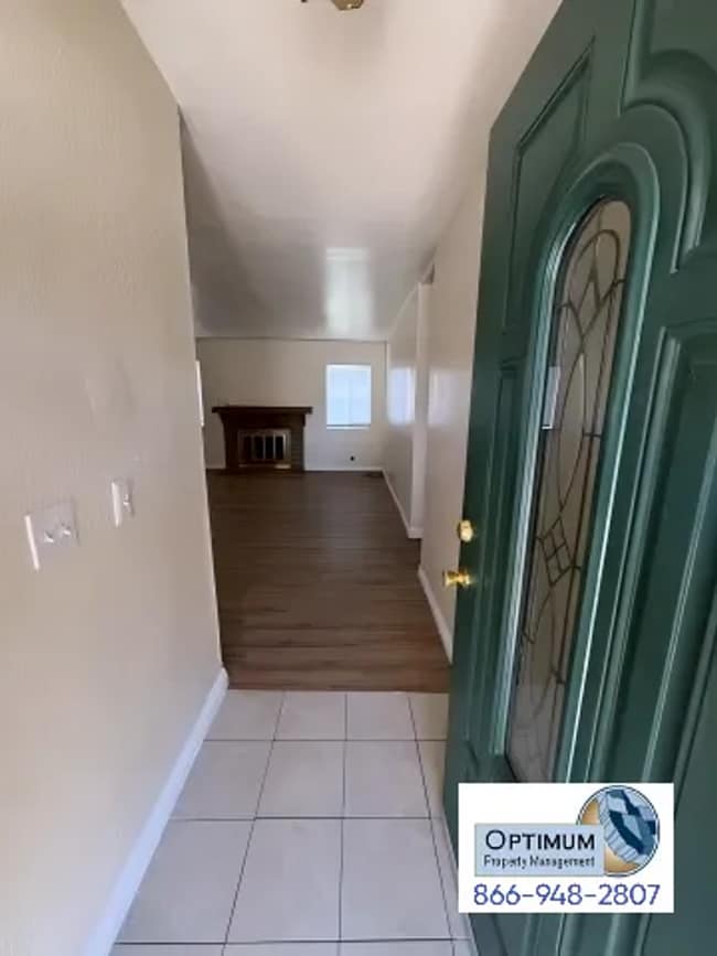 Building Photo - Charming 3-Bedroom, 2 Bathroom Home with Bonus Room