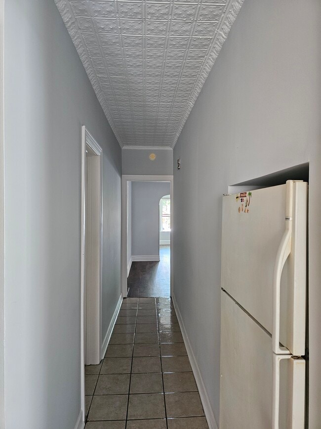 Building Photo - 1444 N Avers Ave