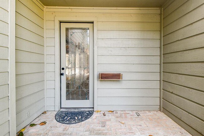 Building Photo - 1301 Spring Oaks Cir