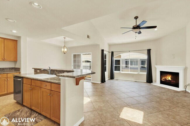 Building Photo - 3 Bed, 3 Bath Townhome in Prime Hillcrest ...