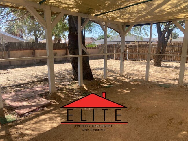 Foto del edificio - AVAILABLE NOW!!