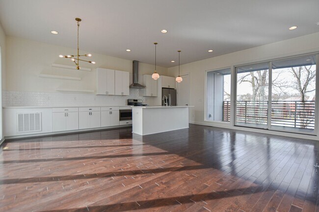 Photo - Tri-Level Condo in White Bridge!