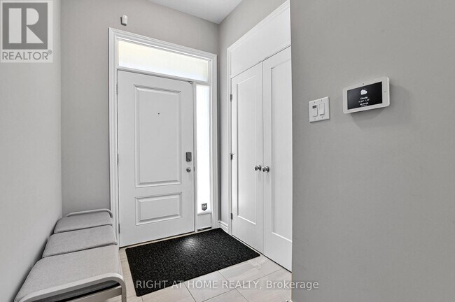 Building Photo - 530 Muscari St