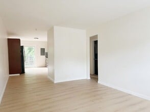 Building Photo - 804 N Fairlawn Ave