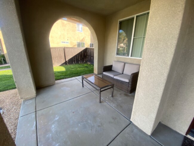 Foto del edificio - 23673 Kathryn St