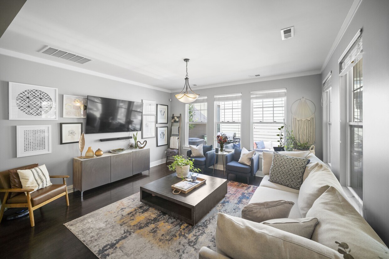 Foto principal - 2435 Double Oaks Rd