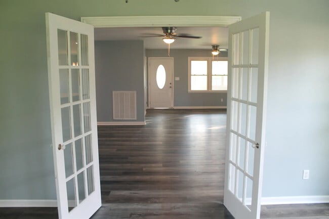Building Photo - 2226 Windcrest Dr