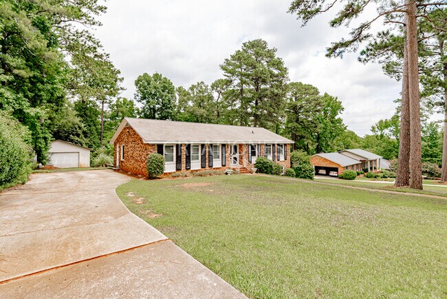 Building Photo - Charming 5 Bedroom in Columbia!