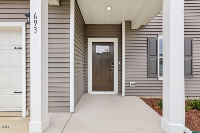 Foto del edificio - Spacious 5 Bedroom, 3 Bath Home with Loft & Main Level Bedroom - Move in Ready