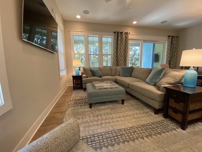 Building Photo - Furnished, Hampton Lake Home Available for...