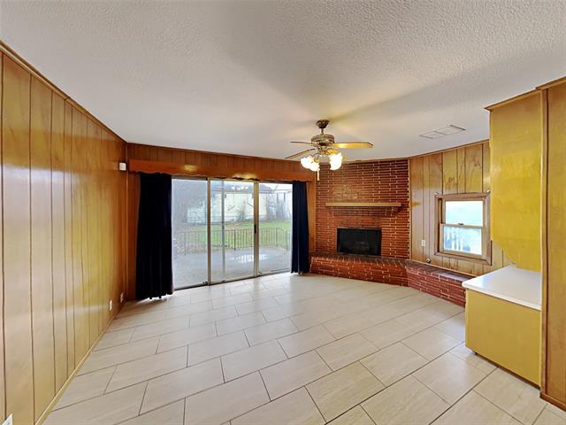 Building Photo - 2557 Wabash Ave