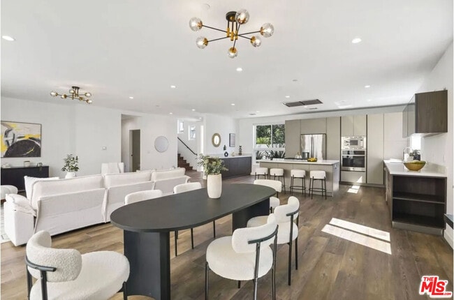 Building Photo - 6146 Whitsett Ave