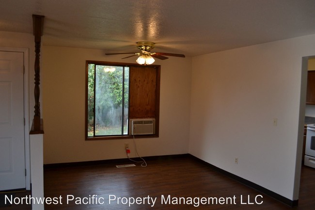 Building Photo - 1575-1579 Fircrest Ct SE