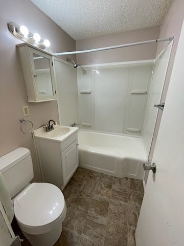 Foto del edificio - 3-Bedrooms 1-Bathroom