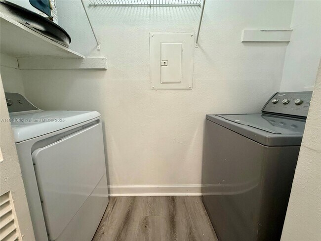 Foto del edificio - 3988 NW 87th Ave