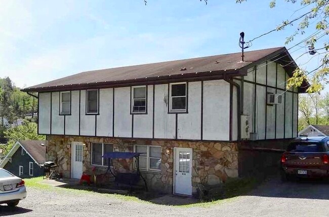 Building Photo - 840 Naomi St