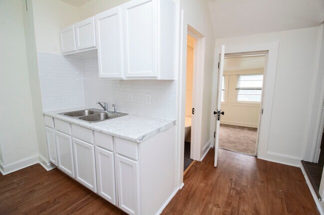 Foto del edificio - 867 Central Ave W