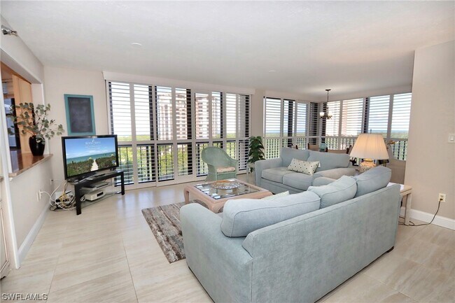 Foto del edificio - 6000 Pelican Bay Blvd