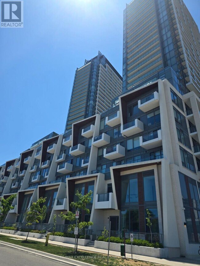 Building Photo - 8 Olympic Gdn Dr