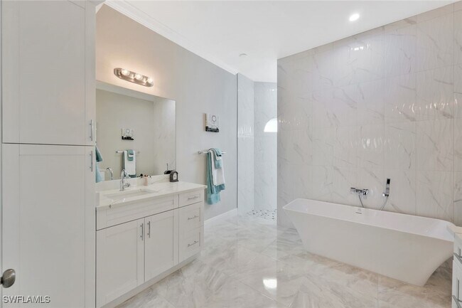 Foto del edificio - 589 12th Ave NW