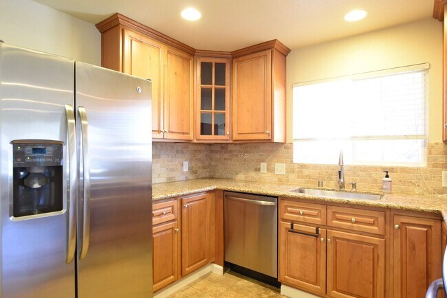 Foto del edificio - Remodeled and Charming 3 Bedroom 2 Bath Santa Clara Home!