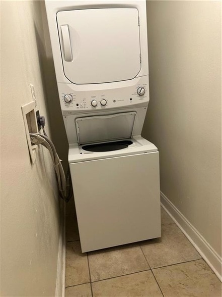 Building Photo - 3008 5th St