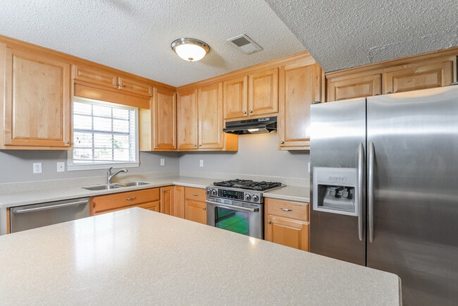 Foto del edificio - 6840 Briarwood Dr