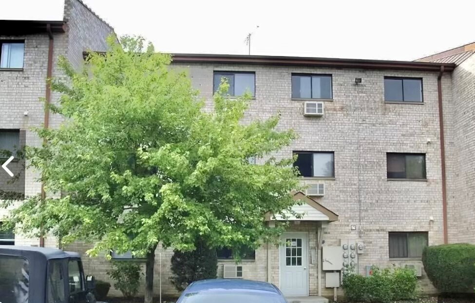 461 Spruce Dr Unit 2B, Palatine, IL 60074 Condo for Rent in Palatine, IL