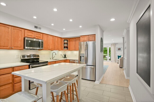 Foto del edificio - 351 Pemberwick Rd