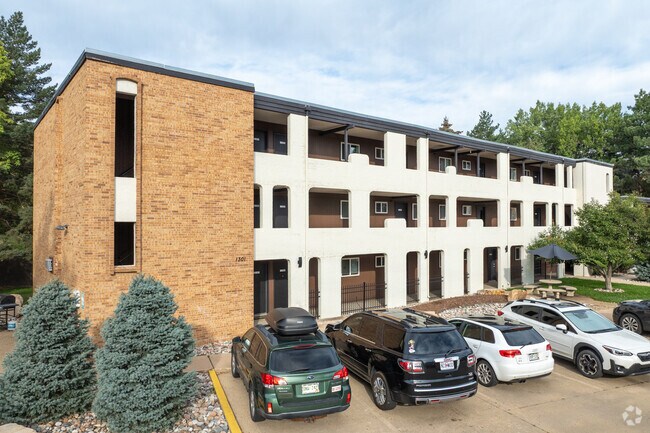 Foto del edificio - Angel's Fortress Apartments