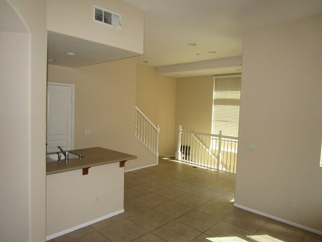 Foto del edificio - 3BD/3BA Townhouse Near Cal-State San Marcos