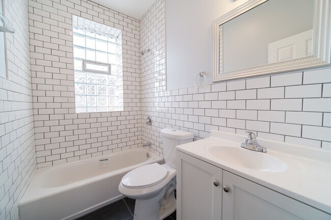 Foto del edificio - 4658 N Albany Ave