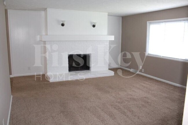 Foto del edificio - 243 Tracy Rd