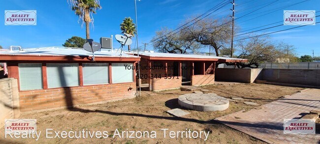 3 br, 1.5 bath House - 901 W Thurber St - 4