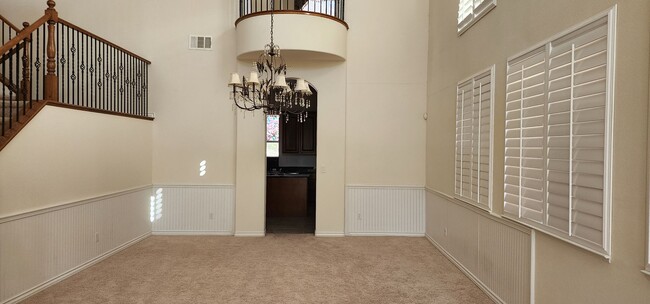 Building Photo - Spacious 5-Bedroom Home in Gated Las Vegas...