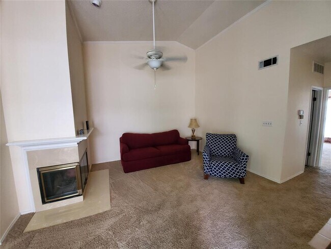Building Photo - 404 Pebble Way