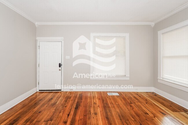 Foto del edificio - 8028 Rugby Ave