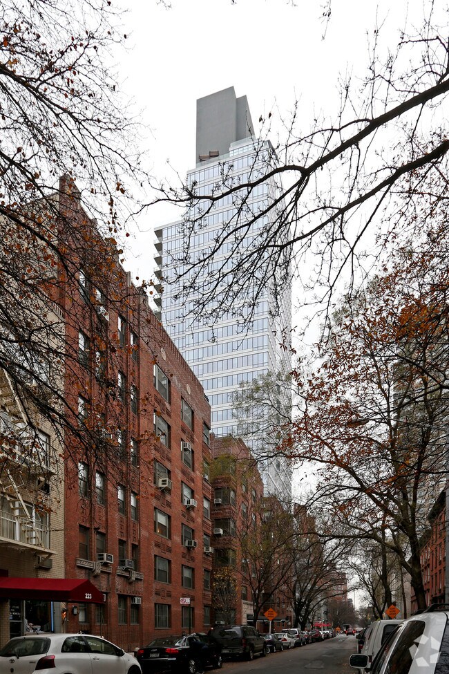 Building Photo - Casa 74